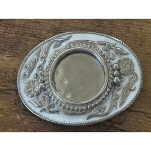 Vintage Belt Buckle w/ place for coin White Silver Tone Flower Stars Rope 3.5"